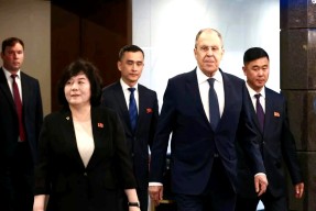 爱游戏中国-今夜费耶诺德备战社区盾；单刀错失细节曝光；气氛紧张；心理建设被强调(进入新时代的重要依据是)